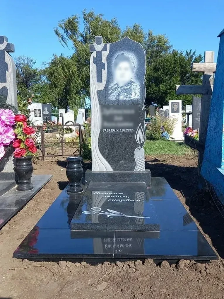 Памятник из гранита