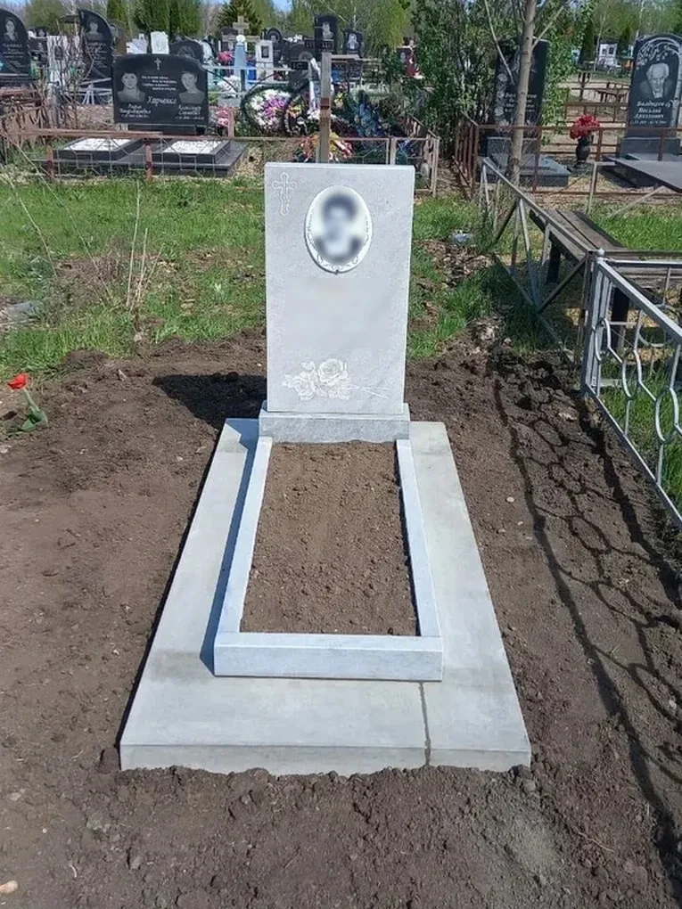 Памятник из мрамора